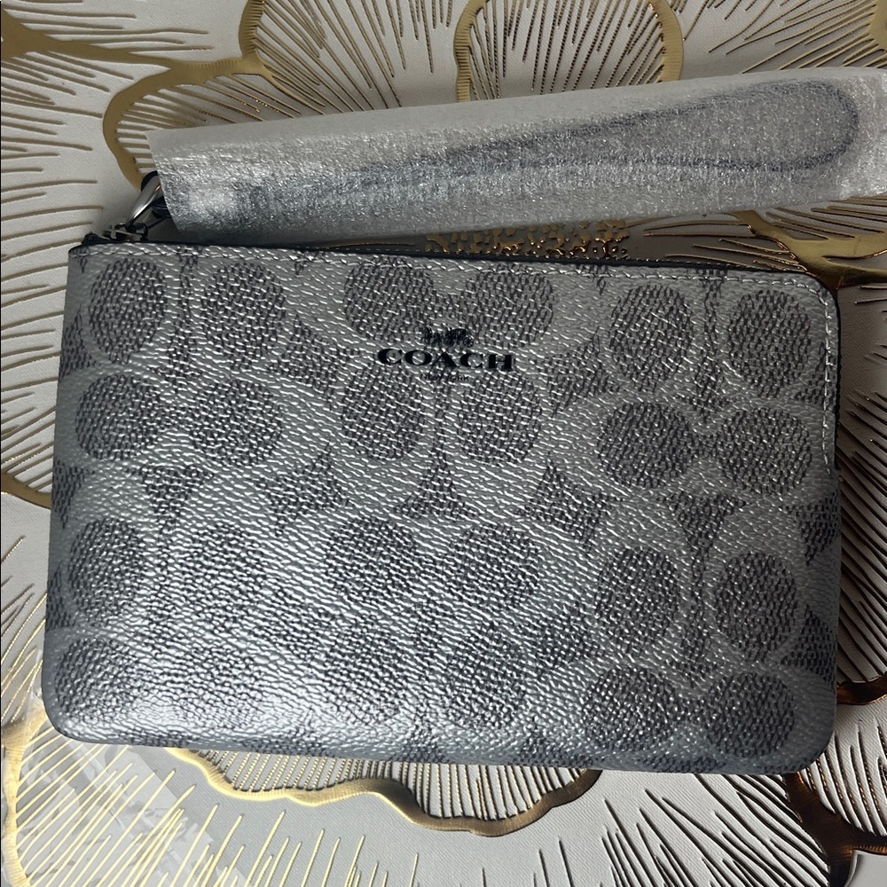 NWT 🩶 Coach Metallic Silver Wristlet 🩶 - Picture 4 of 10